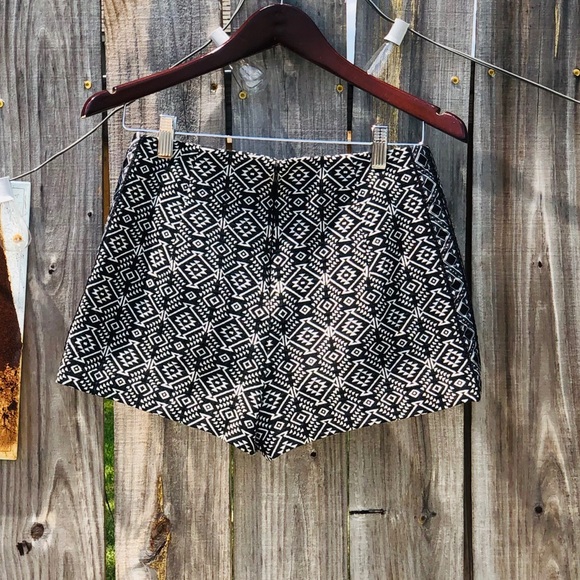 Ecote Kirsi Jacquard High-Rise Short Sz 6 - Picture 4 of 8